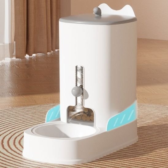 distributeur de croquettes pour chat