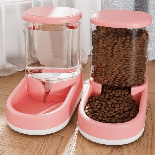 Distributeur de croquettes pour chat
