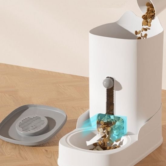 distributeur de croquettes pour chat