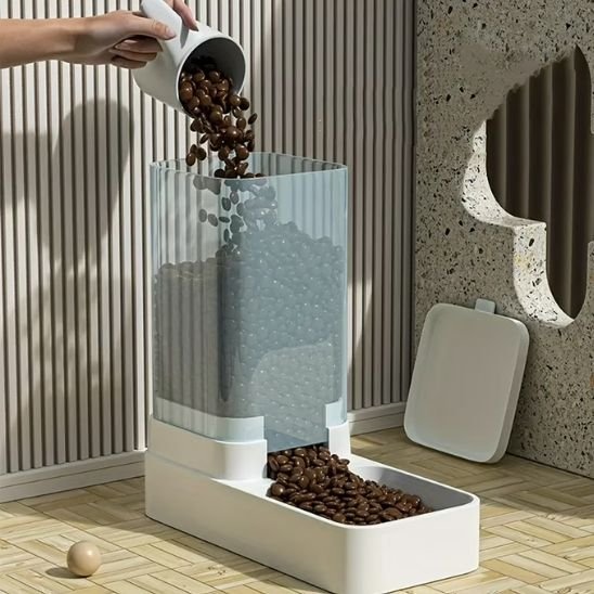 distributeur de croquettes pour chat