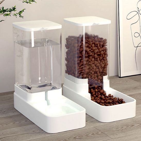 Distributeur de croquettes pour chat 